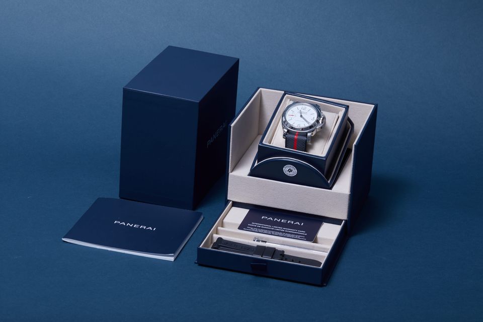 Panerai Luminor Luna Rossa PAM01342 Image 6